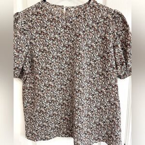 Women’s Floral Blouse with puffed sleeves. Size M 6-8
